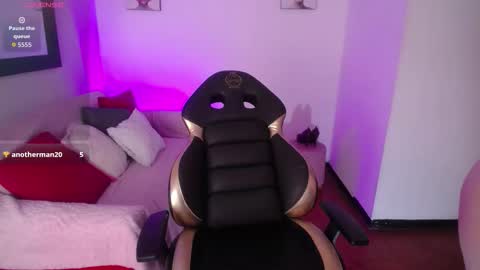 androm3da_ online show from November 11, 7:44 pm