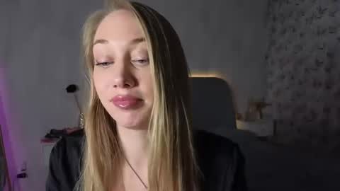 Snapshot of angel__blonde_ chatting on October 9, 6:01 pm angel blonde online show from October 9, 6:01 pm