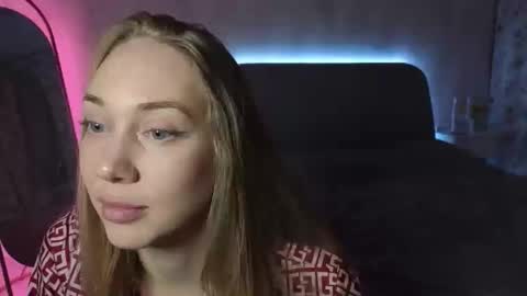 Snapshot of angel__blonde_ chatting on October 13, 8:22 pm angel blonde online show from October 13, 8:22 pm