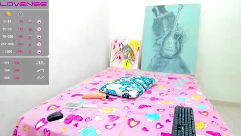 Snapshot of angel_blondie_ chatting on December 10, 7:00 pm Anglica online show from December 10, 7:00 pm