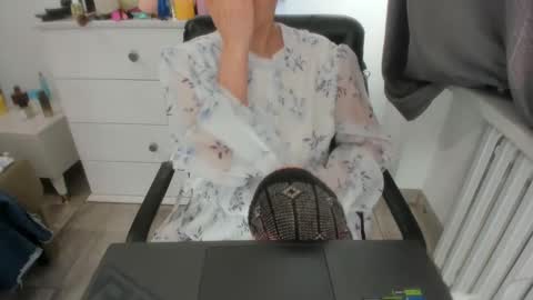 angel_lee__ online show from February 18, 5:09 am