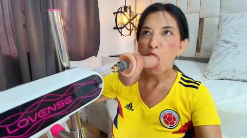 Nicolle  online show from October 17, 12:08 pm