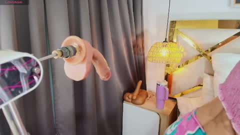 Nicolle  online show from April 25, 1:52 pm