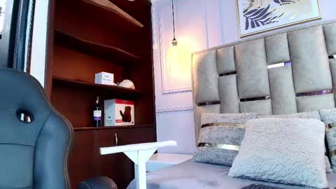 Nicolle  online show from February 19, 11:28 am