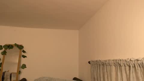 angela online show from April 25, 1:52 pm