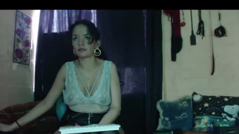 Angela online show from July 6, 8:00 pm