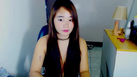 Snapshot of angeldowninearth18 chatting on October 5, 2:44 pm angeldowninearth18 online show from October 5, 2:44 pm