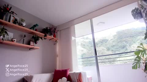 Snapshot of angelface25_ chatting on September 12, 10:06 pm . online show from September 12, 10:06 pm