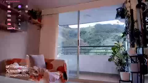 Snapshot of angelface25_ chatting on September 15, 10:39 pm . online show from September 15, 10:39 pm