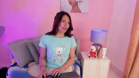 Snapshot of angeli_cute chatting on October 6, 2:56 pm angeli_cute online show from October 6, 2:56 pm