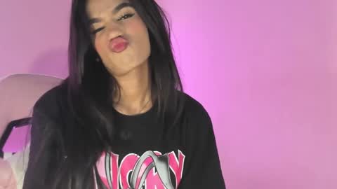 Snapshot of angeli_sexi chatting on February 17, 12:32 am Carolina online show from February 17, 12:32 am