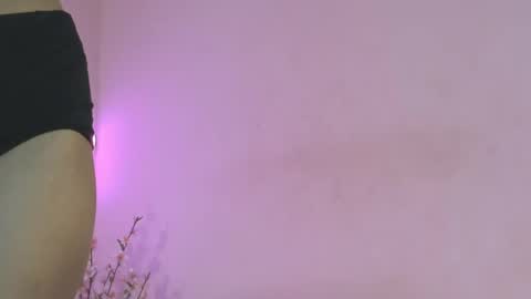 Snapshot of angeli_sexi chatting on March 6, 12:43 am Carolina online show from March 6, 12:43 am