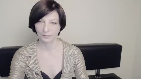 Snapshot of angelinalov_ chatting on February 15, 7:38 am Angelina online show from February 15, 7:38 am