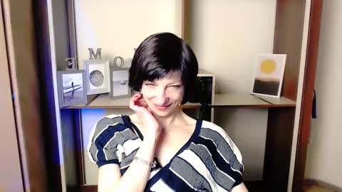 Snapshot of angelinalov_ chatting on October 2, 7:35 am Angelina online show from October 2, 7:35 am