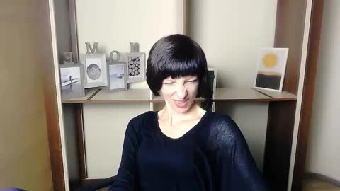 Snapshot of angelinalov_ chatting on September 19, 6:56 am Angelina online show from September 19, 6:56 am