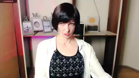 Snapshot of angelinalov_ chatting on October 14, 7:00 am Angelina online show from October 14, 7:00 am