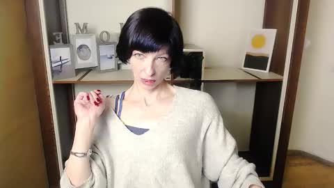 Snapshot of angelinalov_ chatting on September 15, 6:32 am Angelina online show from September 15, 6:32 am