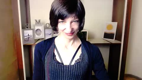 Snapshot of angelinalov_ chatting on October 1, 7:24 am Angelina online show from October 1, 7:24 am