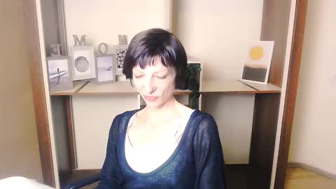Snapshot of angelinalov_ chatting on September 10, 6:24 am Angelina online show from September 10, 6:24 am