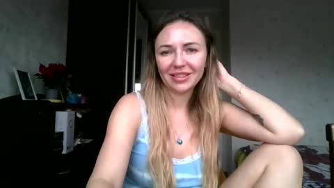 angelinalove28 online show from December 1, 7:45 am