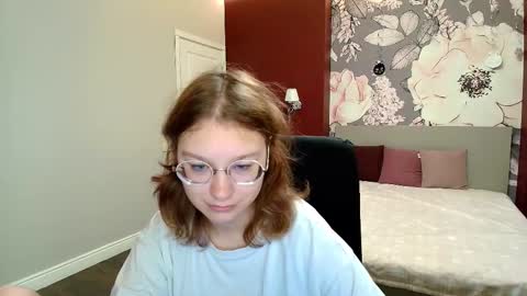 Snapshot of angelinalow chatting on September 30, 11:38 am AngelinaLow online show from September 30, 11:38 am