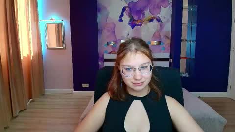 Snapshot of angelinalow chatting on September 13, 11:29 am AngelinaLow online show from September 13, 11:29 am