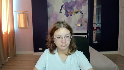 Snapshot of angelinalow chatting on September 27, 11:17 am AngelinaLow online show from September 27, 11:17 am