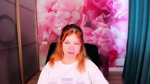 AngelinaLow online show from April 28, 11:25 am