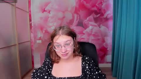 Snapshot of angelinalow chatting on October 9, 11:58 am AngelinaLow online show from October 9, 11:58 am