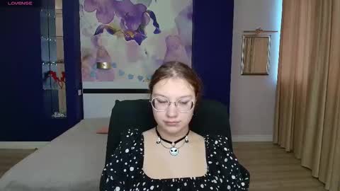 Snapshot of angelinalow chatting on October 7, 11:36 am AngelinaLow online show from October 7, 11:36 am