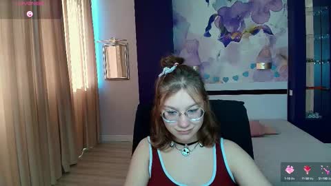 Snapshot of angelinalow chatting on October 16, 11:24 am AngelinaLow online show from October 16, 11:24 am