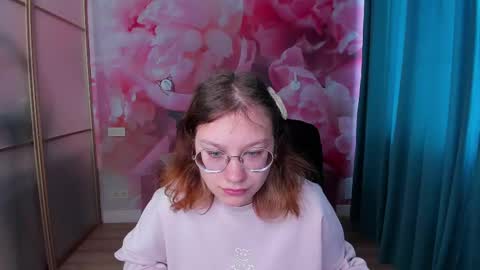 Snapshot of angelinalow chatting on March 12, 6:40 am AngelinaLow online show from March 12, 6:40 am