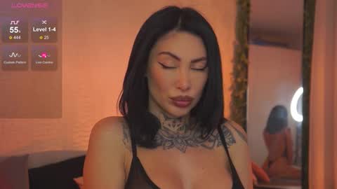Snapshot of angelinarise chatting on February 24, 7:53 am Angelina online show from February 24, 7:53 am
