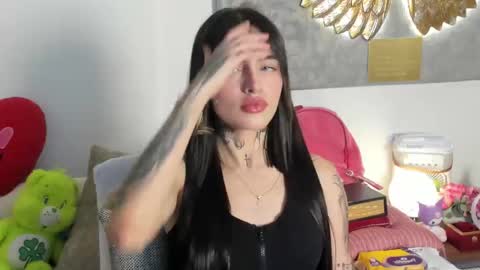 Angeline Smith  online show from November 12, 6:00 am