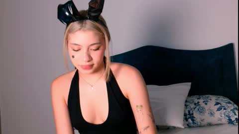 Snapshot of angelinhaa chatting on October 14, 12:24 am Angelinhaa online show from October 14, 12:24 am