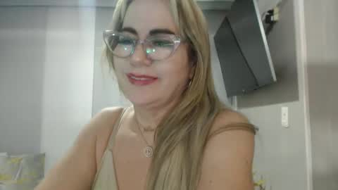 angelinna_12 online show from October 4, 7:03 am