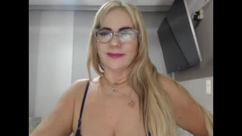 angelinna_12 online show from October 31, 8:07 am