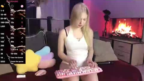 angelkissmee online show from February 15, 3:17 pm