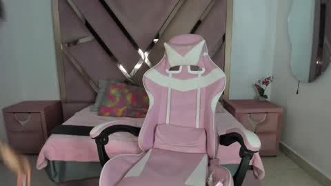 angell_petite01 online show from April 22, 2:52 am