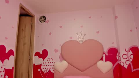 Snapshot of angelstonne_ chatting on February 16, 10:10 am Angel online show from February 16, 10:10 am