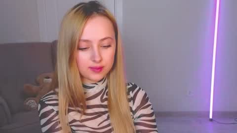  Im Chloe  i do FLASH BOOBS for new fan club online show from April 29, 2:37 am