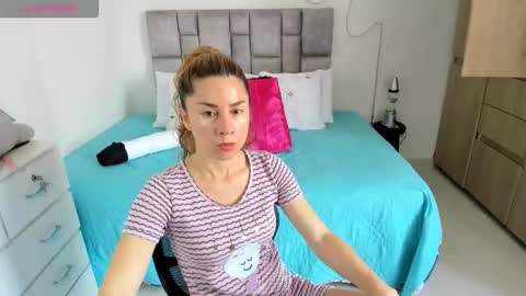 Snapshot of angie_blondie chatting on September 25, 3:22 pm angie online show from September 25, 3:22 pm