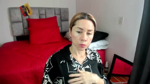 Snapshot of angie_blondie chatting on February 3, 3:38 pm angie online show from February 3, 3:38 pm