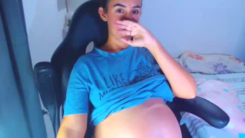 Snapshot of angie_dreamgirl chatting on February 7, 10:09 pm IG angie dreamgirl01 online show from February 7, 10:09 pm