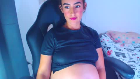 Snapshot of angie_dreamgirl chatting on December 13, 3:21 pm IG angie dreamgirl01 online show from December 13, 3:21 pm