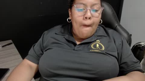 Snapshot of angy_ro12 chatting on February 13, 3:18 am angy online show from February 13, 3:18 am