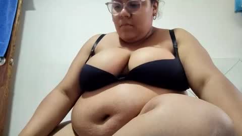 Snapshot of angy_ro12 chatting on February 16, 1:05 pm angy online show from February 16, 1:05 pm