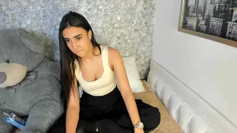 anika_h online show from April 25, 12:41 pm