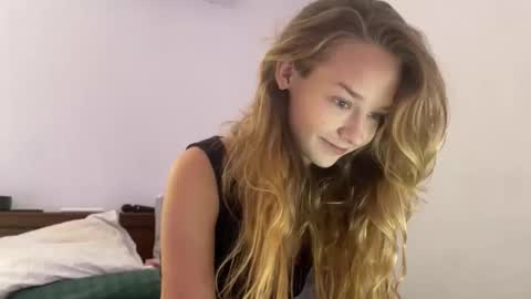 anita__hills online show from November 28, 9:23 am