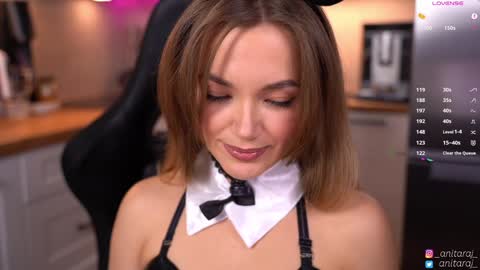 Im Anita thumb up me please its important online show from December 18, 7:07 pm